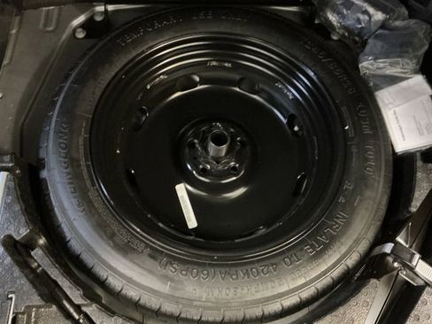 Used 2022 Volkswagen Tiguan SE R-Line image 60