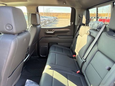 New 2026 Chevrolet Silverado 1500 LTZ w/ LTZ Premium Package AWD/4WD image 17