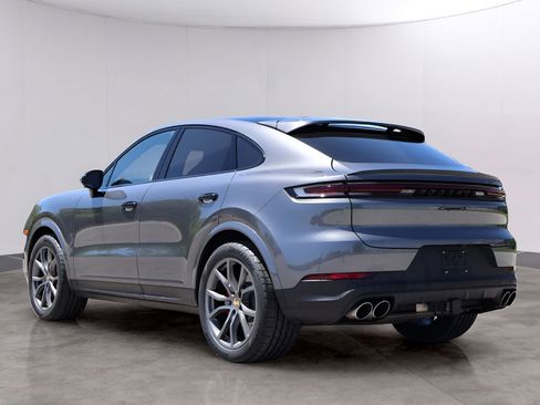 Certified 2024 Porsche Cayenne S AWD/4WD image 3