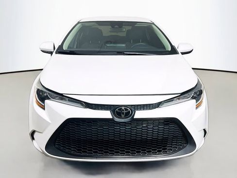 Used 2021 Toyota Corolla LE image 2