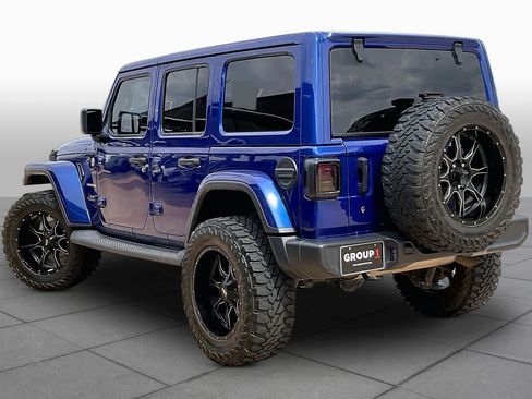 Used 2019 Jeep Wrangler Unlimited Sahara w/ Uconnect 4C Nav & Sound Group AWD/4WD image 12
