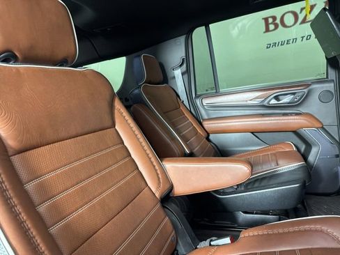 Used 2023 GMC Yukon XL Denali Ultimate image 18