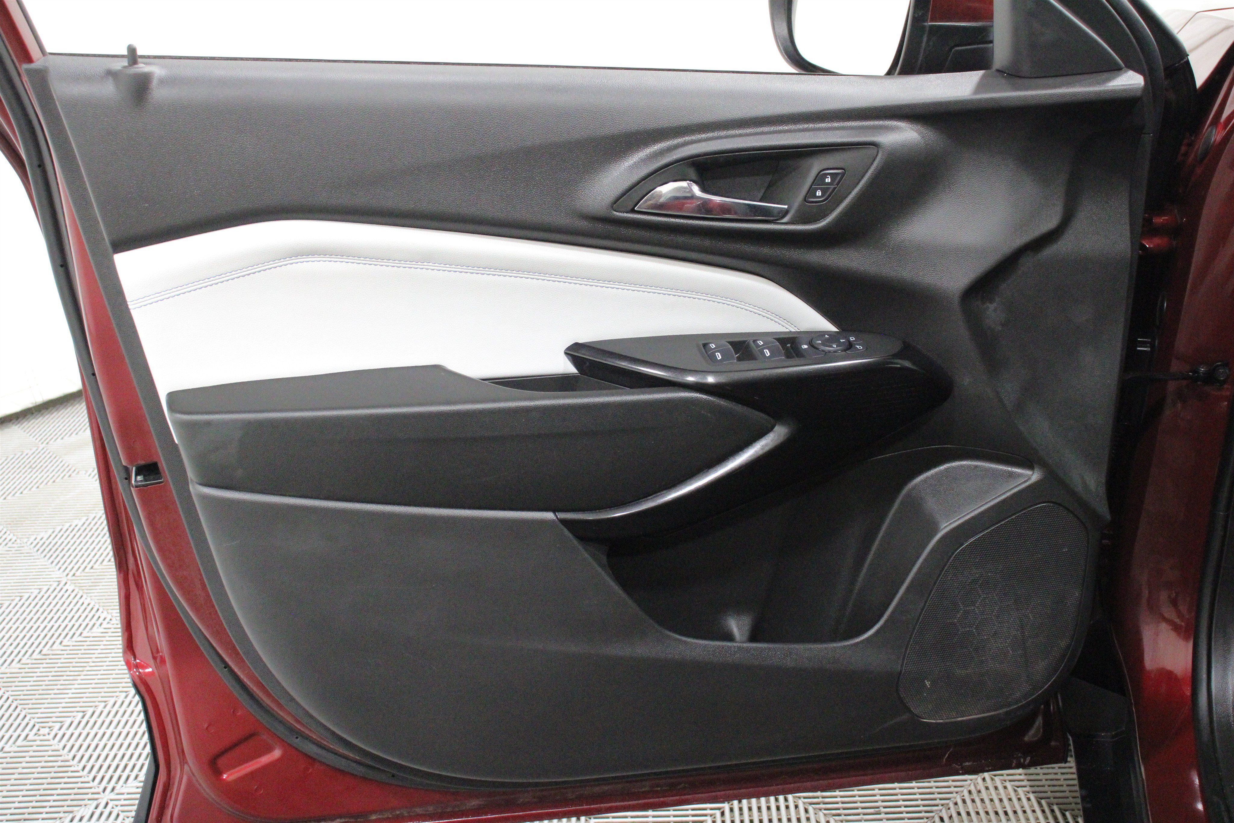 Used 2024 Chevrolet Trax LT FWD image 7