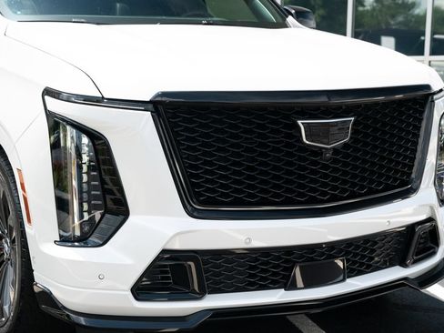 Used 2025 Cadillac Escalade V AWD/4WD image 5