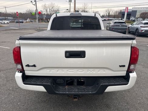 Used 2021 Toyota Tacoma SR5 w/ Technology Package image 5