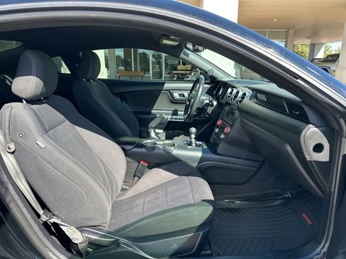 Used 2018 Ford Mustang Coupe image 28