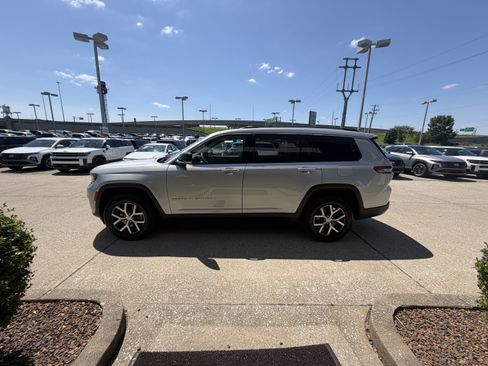 Used 2023 Jeep Grand Cherokee L Limited AWD/4WD image 16