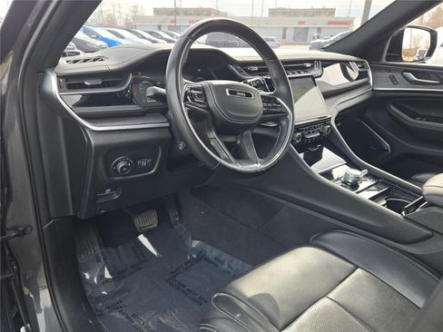 Certified 2022 Jeep Grand Cherokee Overland w/ Luxury Tech Group IV AWD/4WD image 28