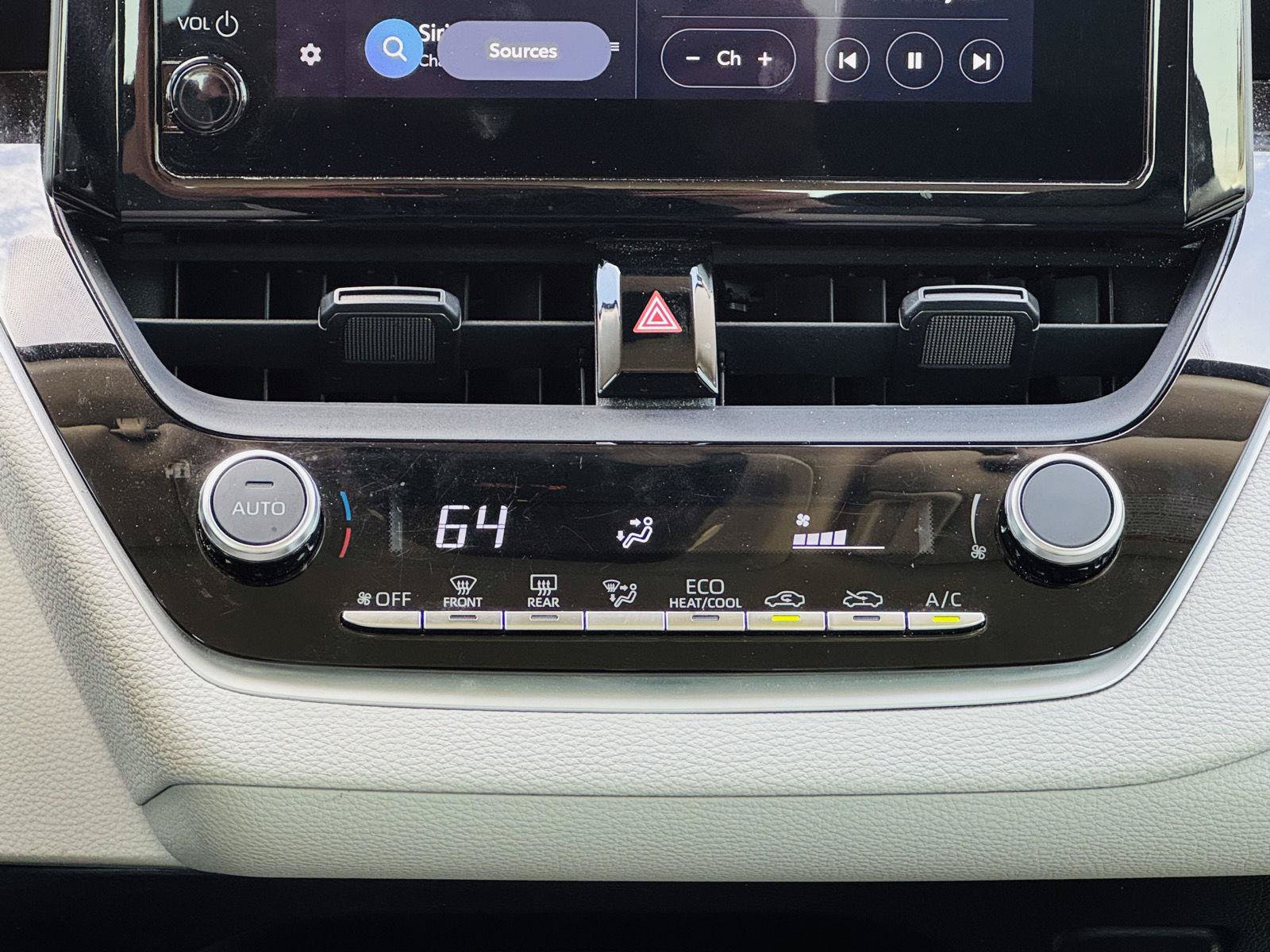 Used 2025 Toyota Corolla LE FWD image 18