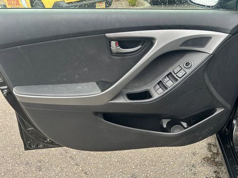 Used 2015 Hyundai Elantra SE w/ Option Group 03 FWD image 16