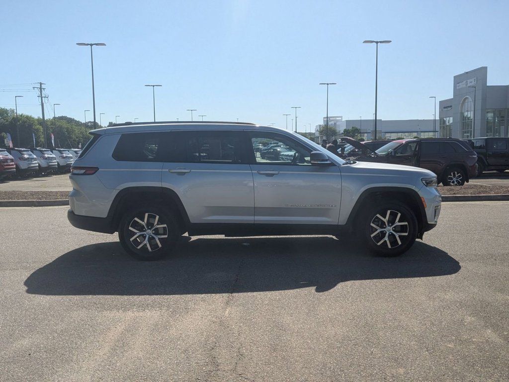 Used 2023 Jeep Grand Cherokee L Limited AWD/4WD image 6