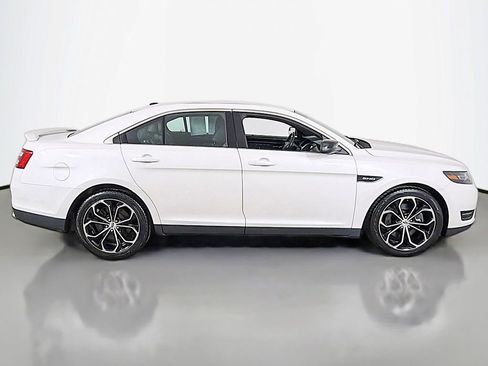 Used 2016 Ford Taurus SHO image 11