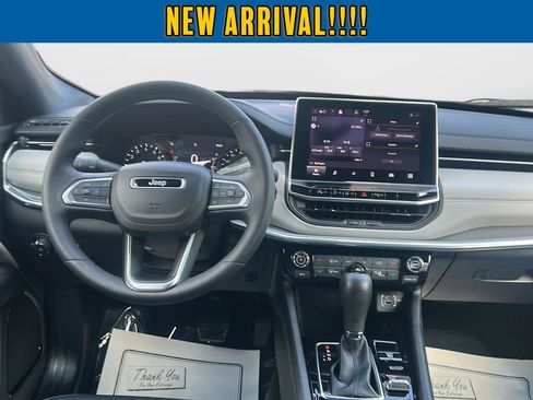 Used 2023 Jeep Compass Limited AWD/4WD image 2