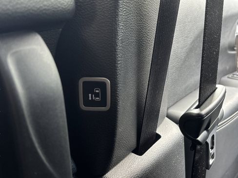 Used 2025 Chrysler Pacifica Select FWD image 21