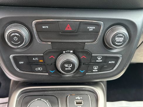 Used 2020 Jeep Compass Latitude AWD/4WD image 24