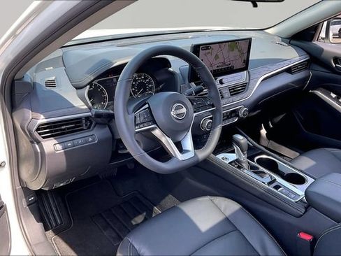 Used 2025 Nissan Altima 2.5 SL FWD image 12