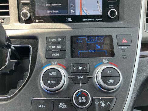 Used 2020 Toyota Sienna Limited Premium AWD/4WD image 22