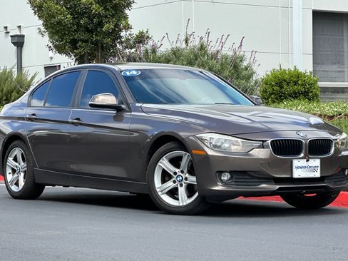 Used 2014 BMW 320i Sedan image 2