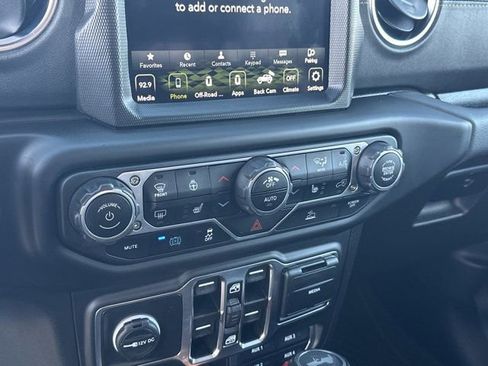 Used 2022 Jeep Wrangler Unlimited Sahara w/ Cold Weather Group image 28