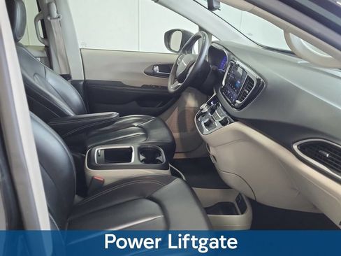 Used 2023 Chrysler Pacifica Touring-L FWD image 5