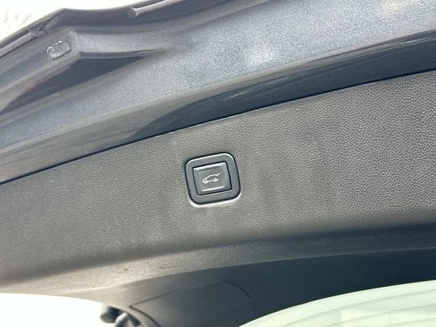 Used 2022 Chevrolet Blazer LT image 44