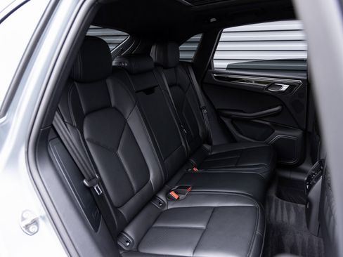 Certified 2026 Porsche Macan image 30