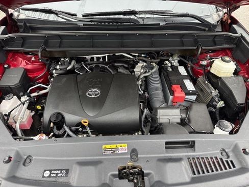 Certified 2021 Toyota Highlander XLE image 2
