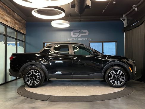 Used 2025 Hyundai Santa Cruz Limited AWD/4WD image 2