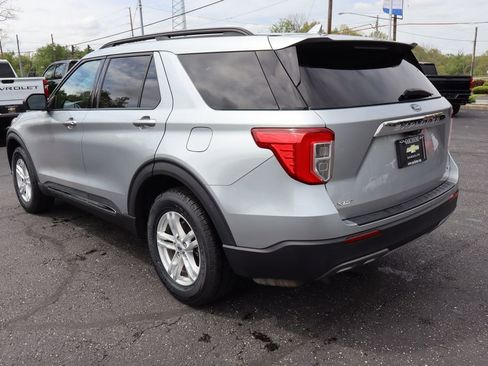 Used 2020 Ford Explorer XLT w/ Equipment Group 202A AWD/4WD image 38