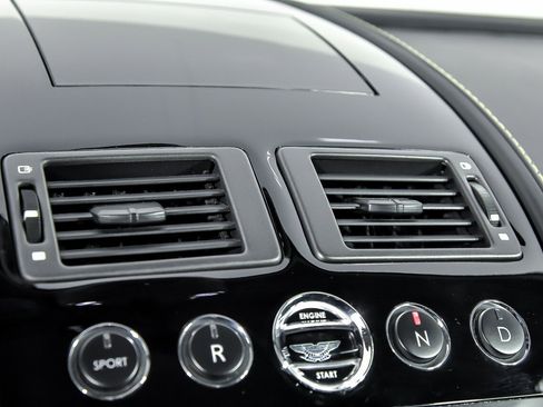 Used 2015 Aston Martin V8 Vantage GT image 30