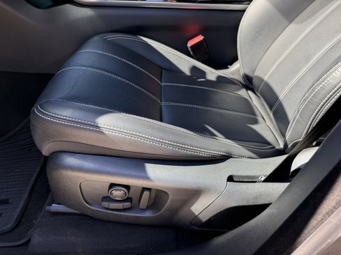 Used 2022 Land Rover Range Rover Velar R-Dynamic S image 29