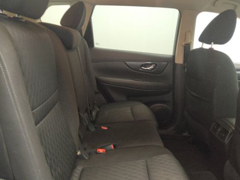 Used 2020 Nissan Rogue SV FWD image 19