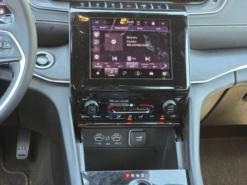 Used 2025 Jeep Grand Cherokee Laredo X AWD/4WD image 17