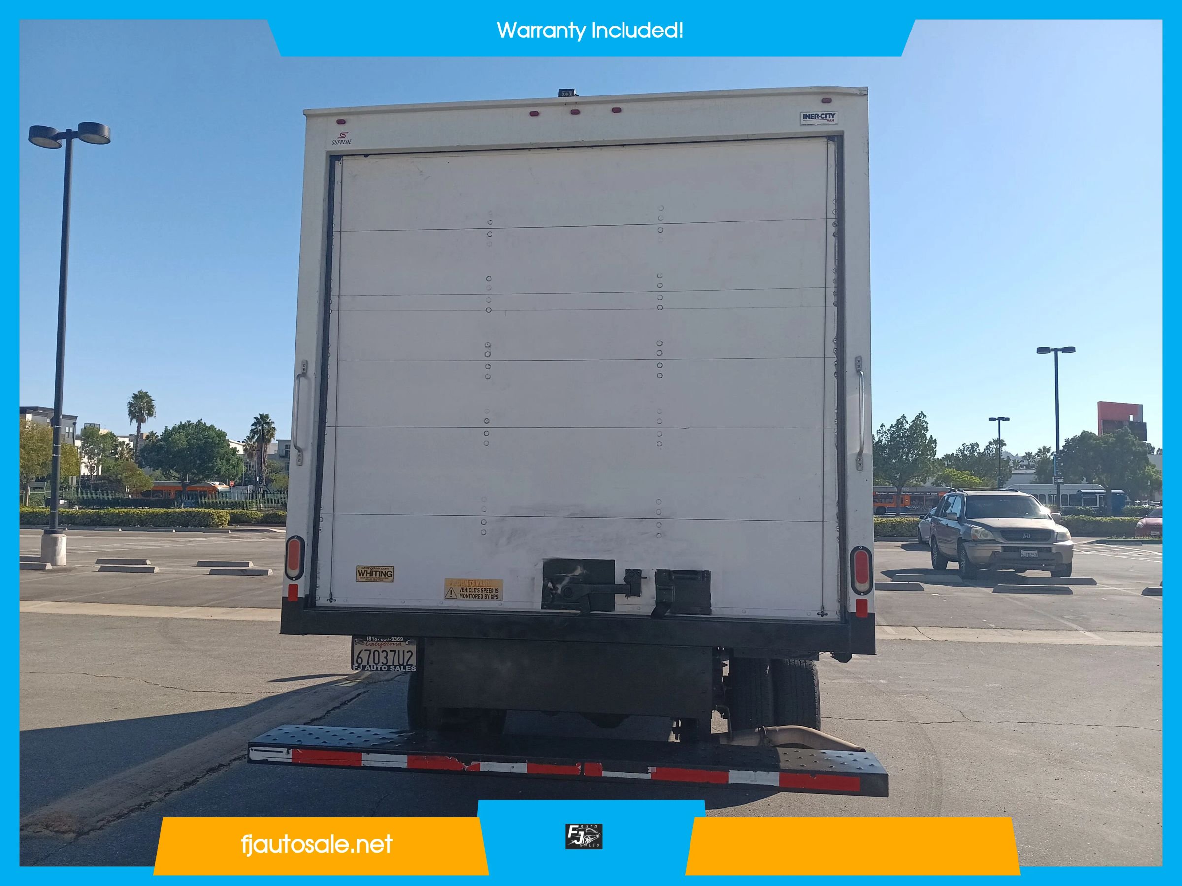 Used 2018 Chevrolet Express 3500 w/ Chrome Appearance Package RWD image 10