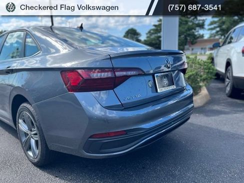 Used 2024 Volkswagen Jetta SE FWD image 7