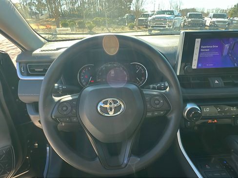 Used 2025 Toyota RAV4 XLE image 27