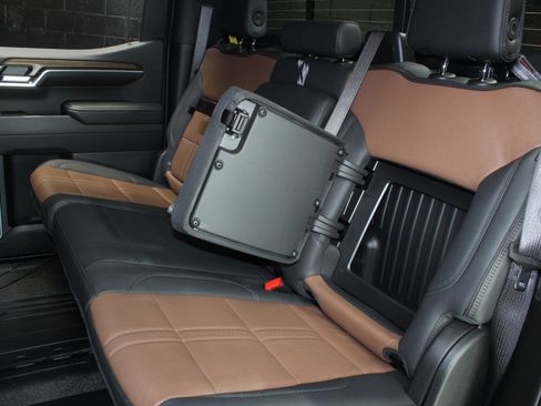 Used 2025 Chevrolet Silverado 1500 High Country w/ High Country Premium Package AWD/4WD image 46