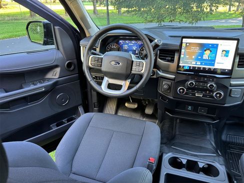 Used 2023 Ford Expedition Max XL AWD/4WD image 4