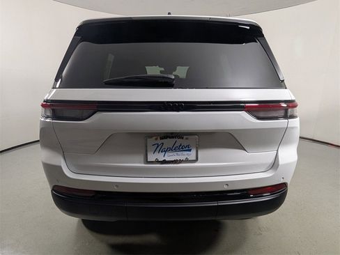 New 2025 Jeep Grand Cherokee Altitude image 6