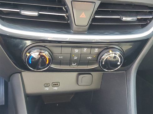 Used 2024 Buick Encore GX Sport Touring image 18