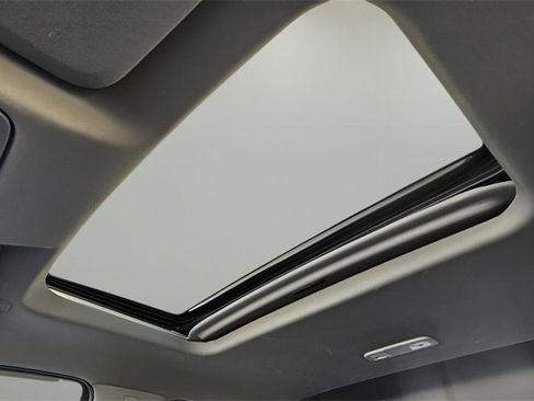 Used 2021 Chevrolet Silverado 1500 LTZ image 32