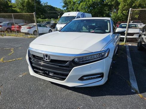 Used 2019 Honda Accord Touring image 2