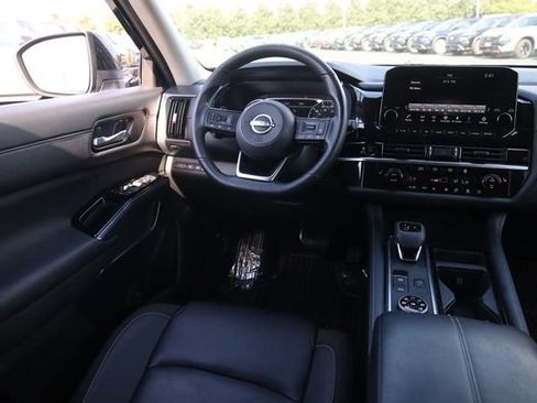 Certified 2025 Nissan Pathfinder SL w/ Black Appearance Package AWD/4WD image 25