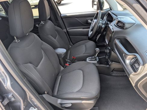 Used 2023 Jeep Renegade Latitude AWD/4WD image 7