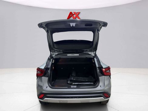 Used 2025 Chevrolet Trax LT w/ Sunroof Package FWD image 56