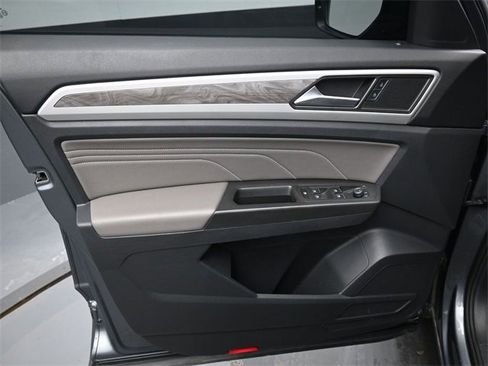 Used 2023 Volkswagen Atlas Cross Sport SE image 11