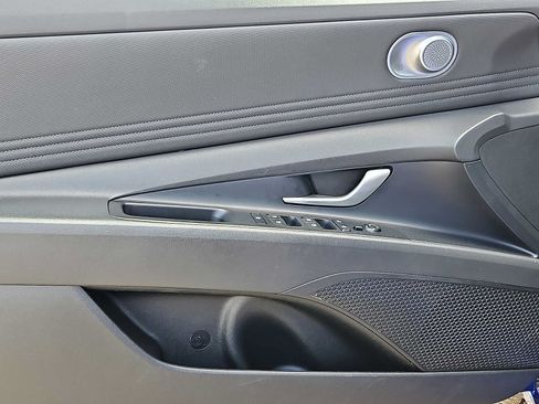 Used 2025 Hyundai Elantra SEL FWD image 12