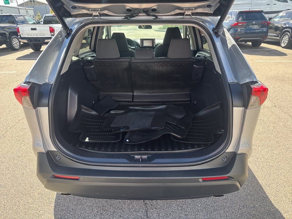 Used 2021 Toyota RAV4 XLE w/ Convenience Package AWD/4WD image 7
