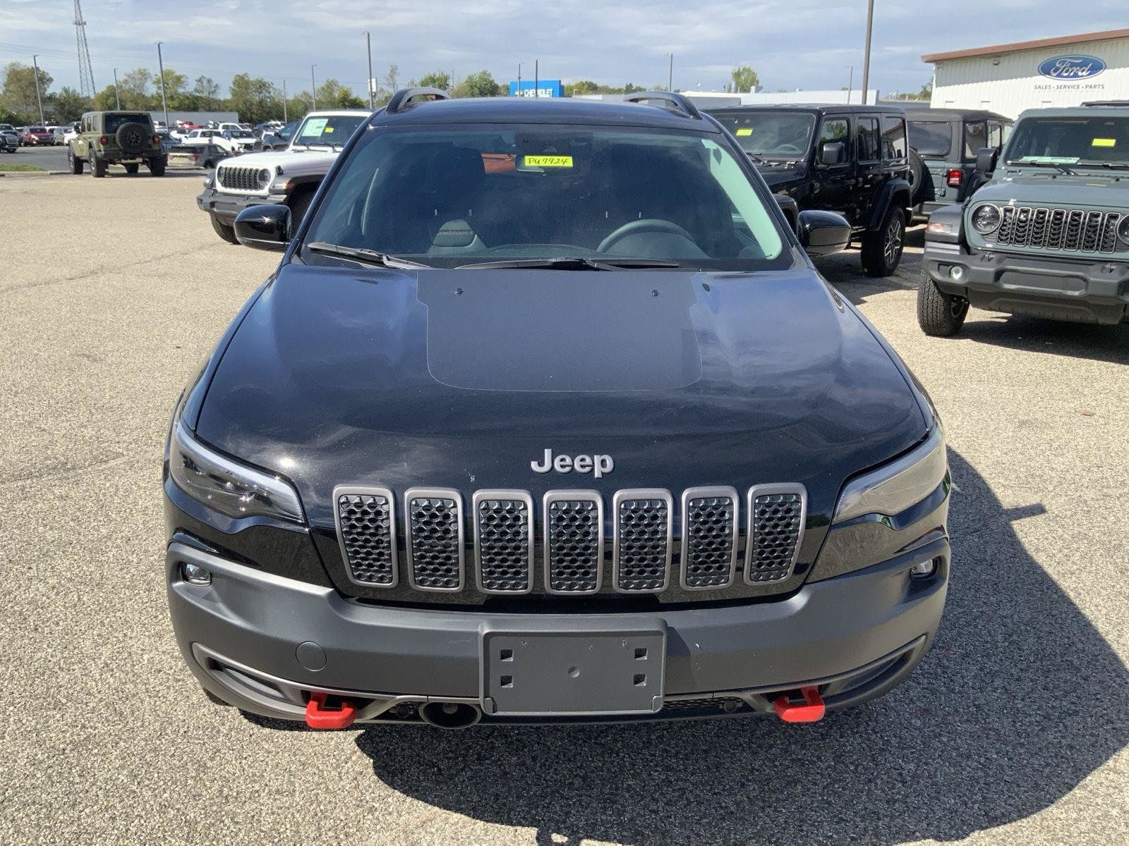 Used 2022 Jeep Cherokee Trailhawk AWD/4WD image 3