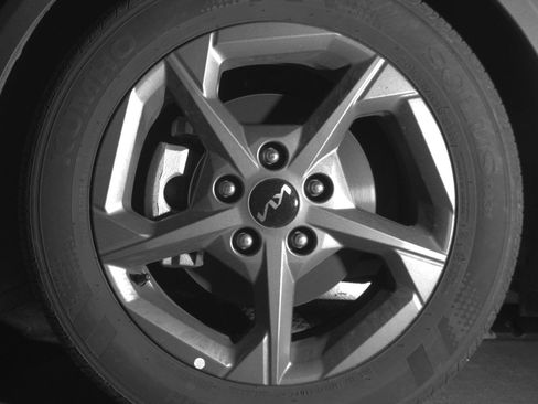 Used 2025 Kia K4 LXS image 12